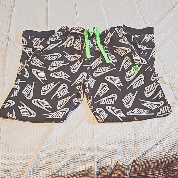 Boys Gray Nike All-Over Set - Picture 5 of 6